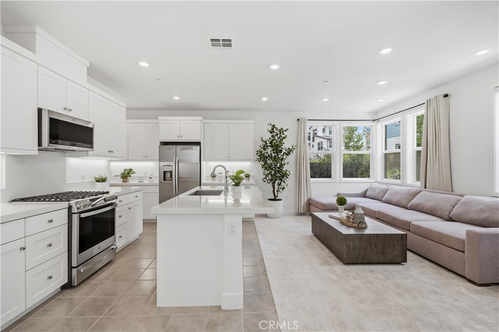 208 Yerba Property Photo 4
