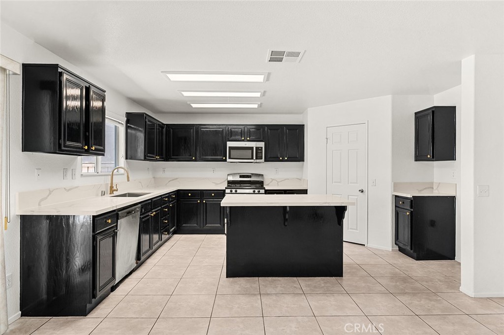 44713 Longfellow Avenue Property Photo 8