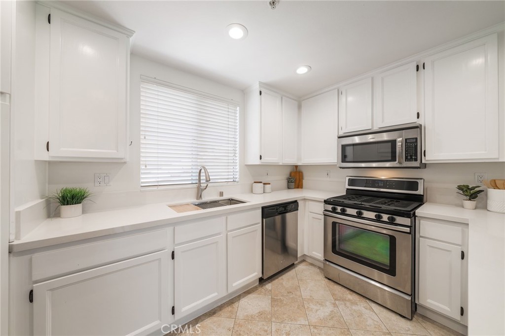 201 California Court Property Photo 2