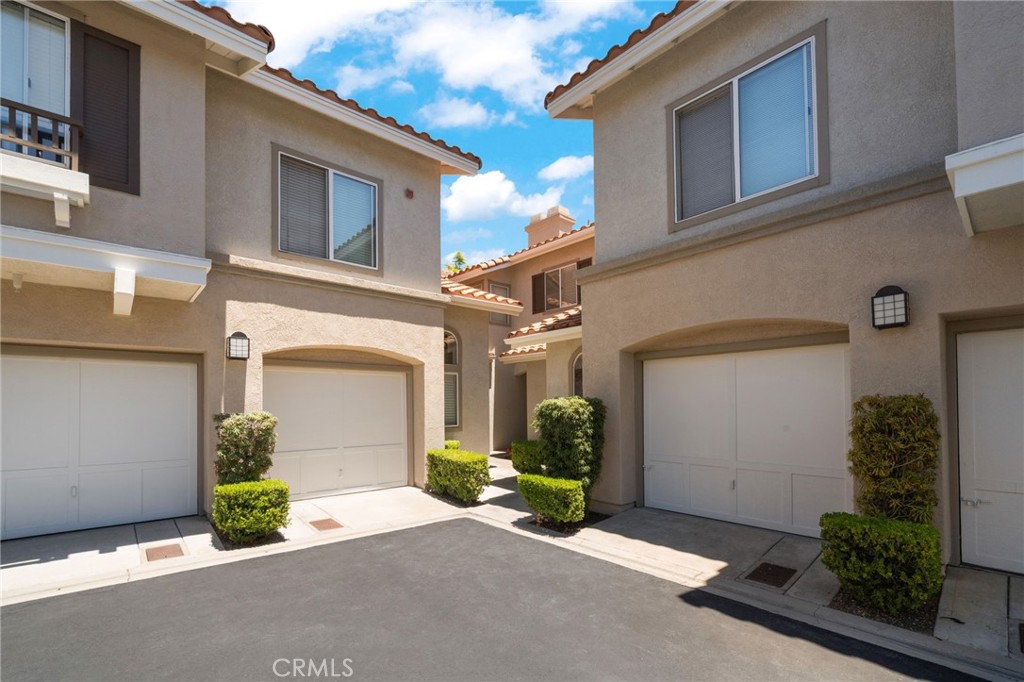 201 California Court Property Photo 4