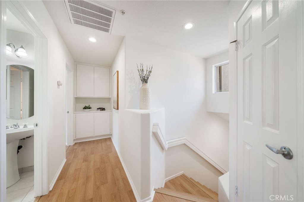 201 California Court Property Photo 8