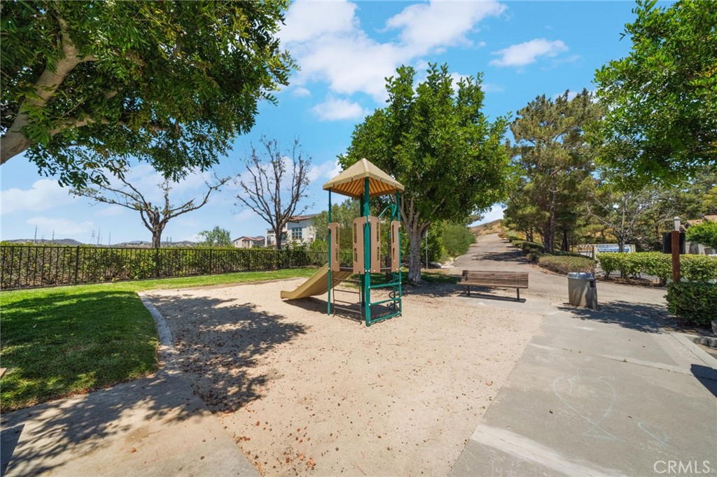 201 California Court Property Photo 28