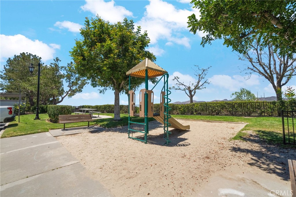 201 California Court Property Photo 29