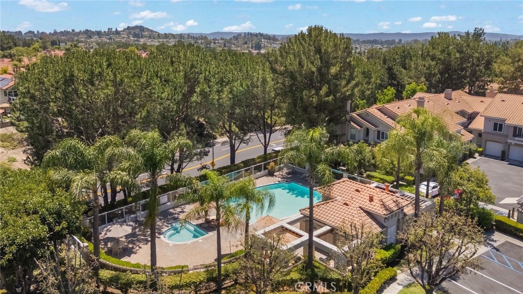 201 California Court Property Photo 32