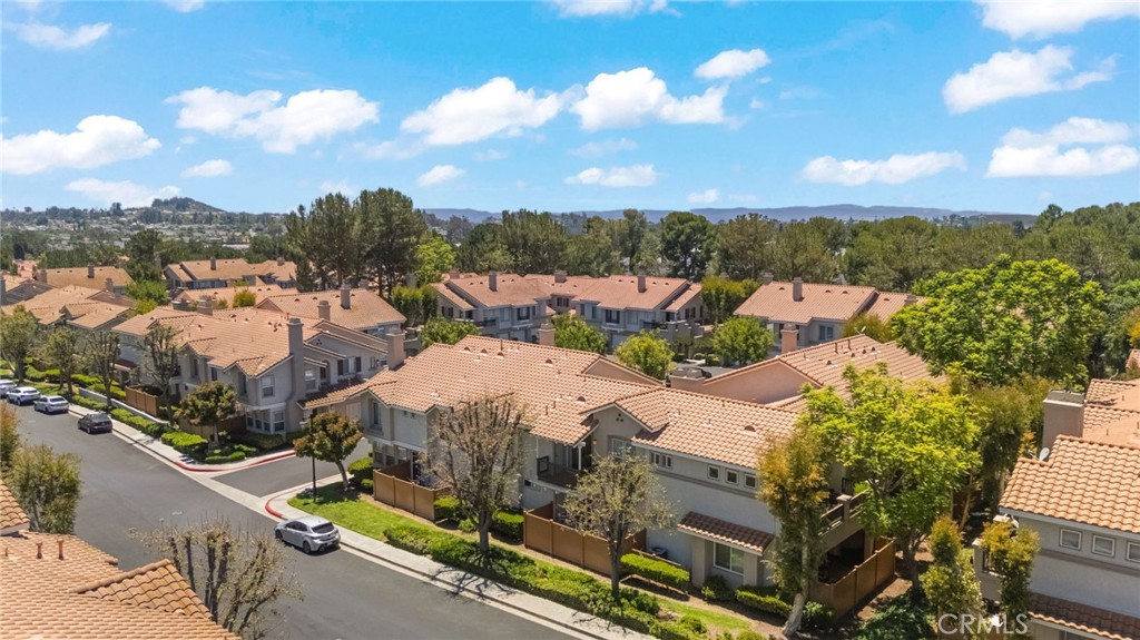 201 California Court Property Photo 35