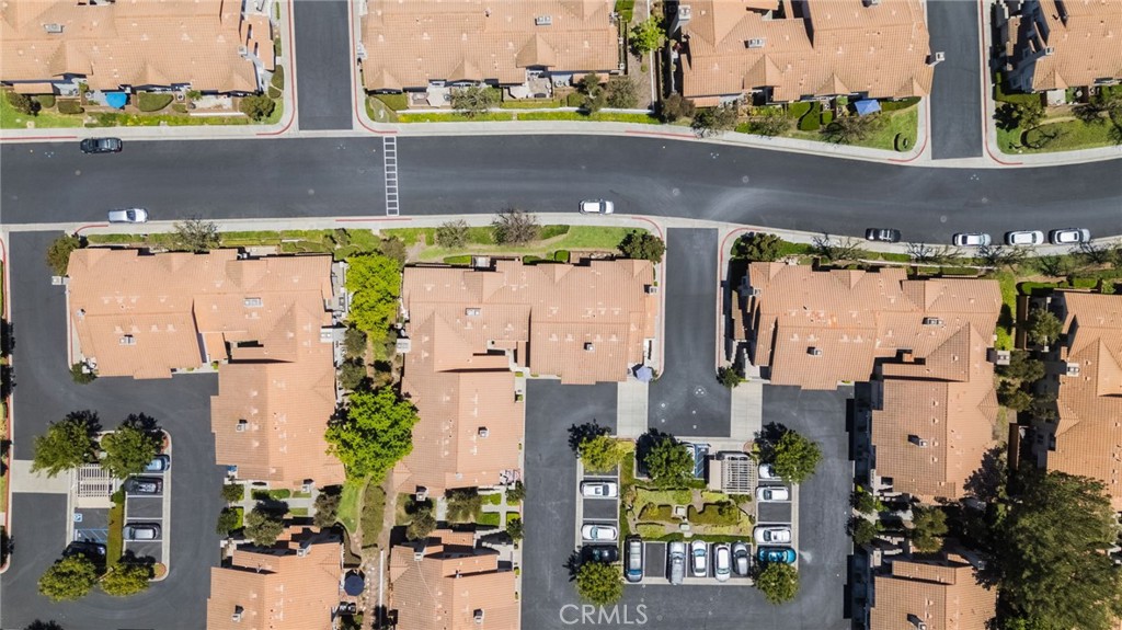 201 California Court Property Photo 38