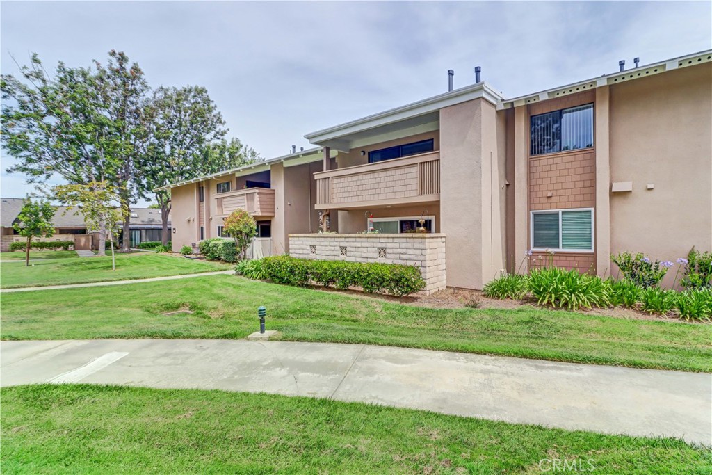 8877 Lauderdale Court 210-g Property Photo 4