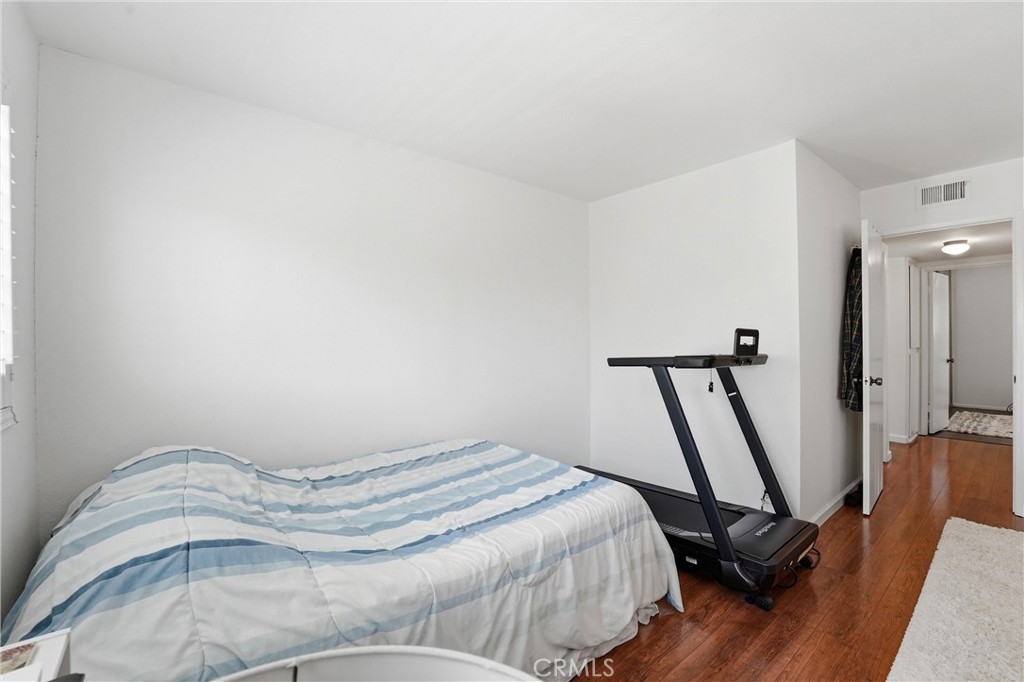 104 Oval Property Photo 9
