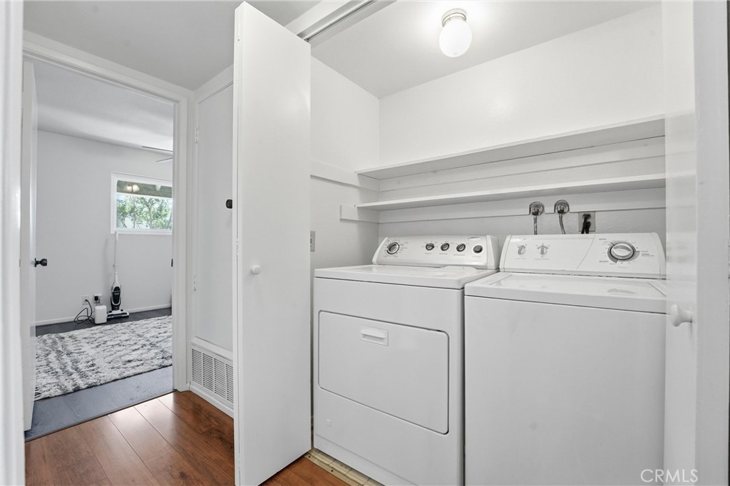 104 Oval Property Photo 13