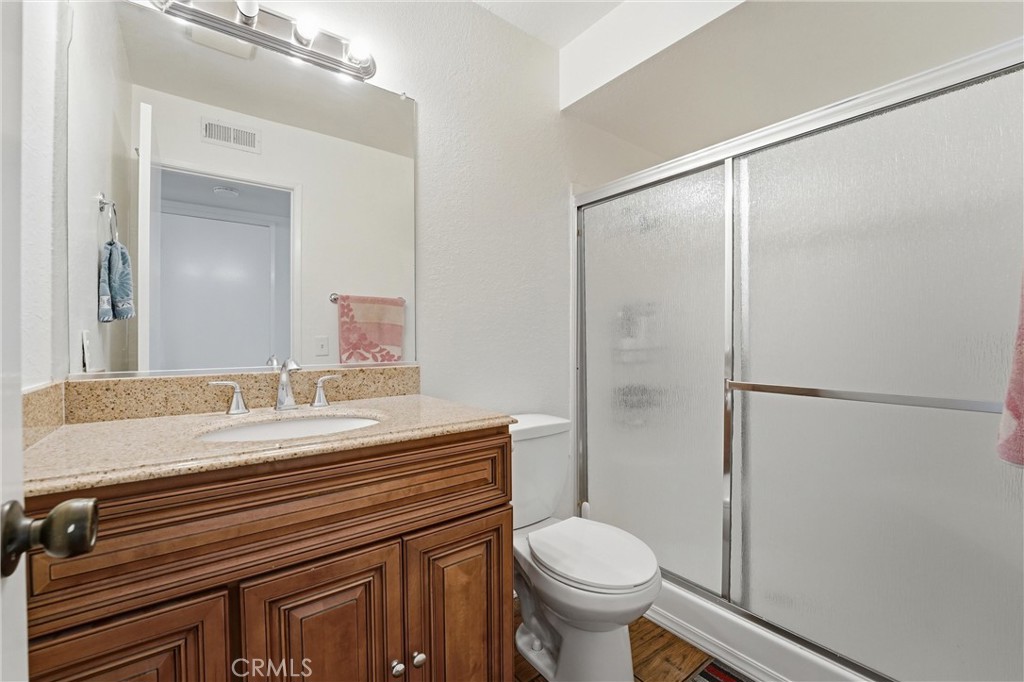 104 Oval Property Photo 14