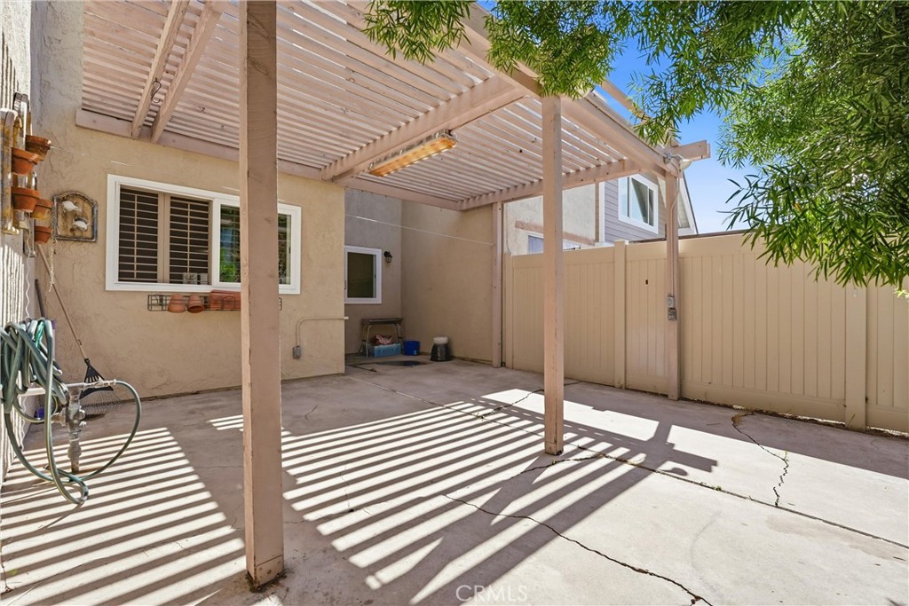 104 Oval Property Photo 15