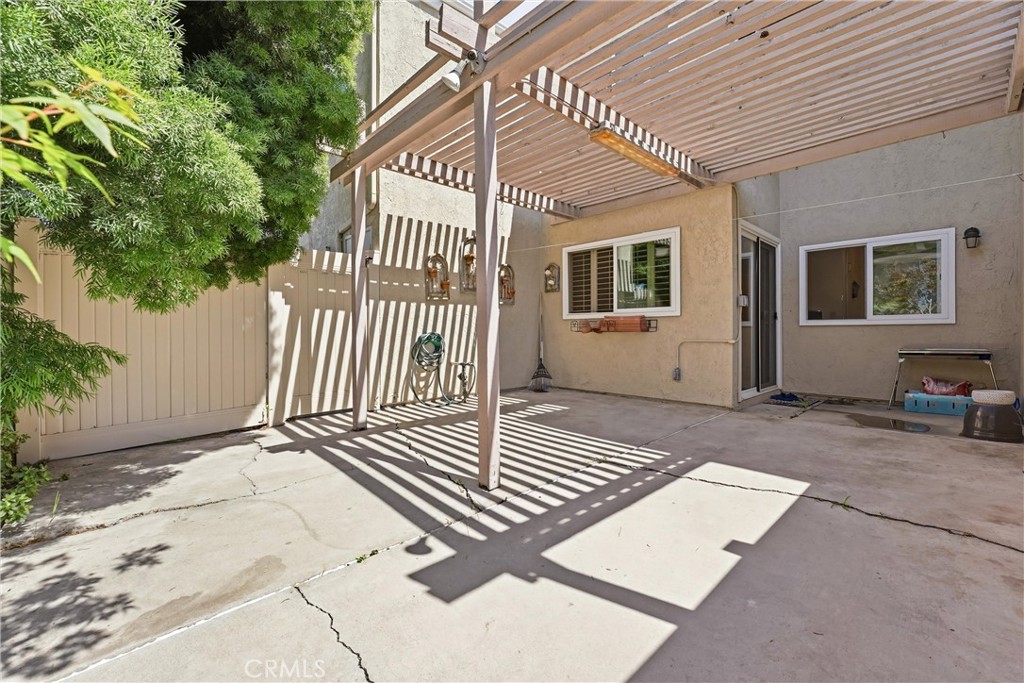 104 Oval Property Photo 16