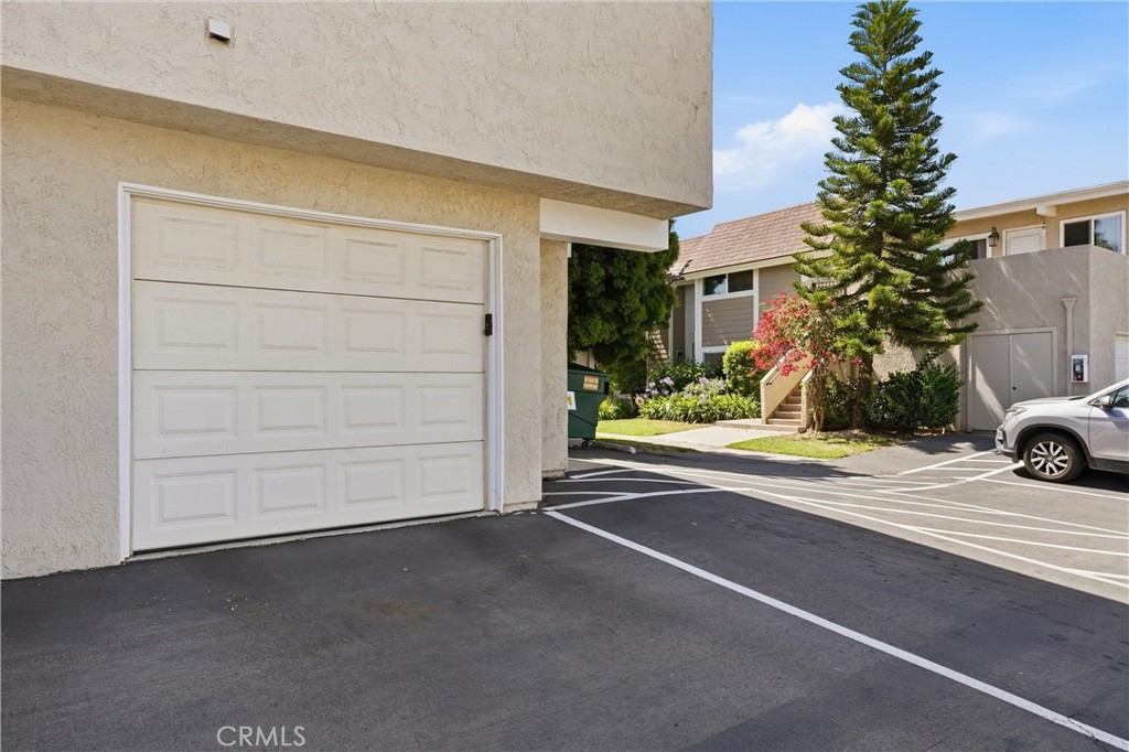 104 Oval Property Photo 17