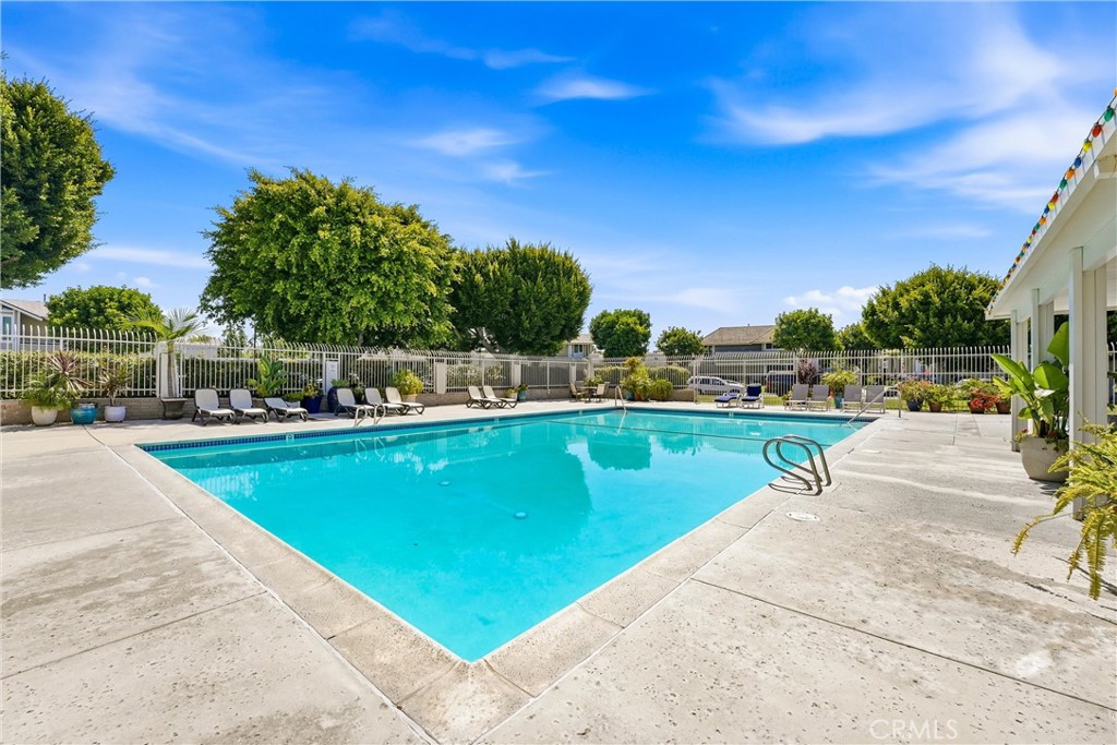 104 Oval Property Photo 21
