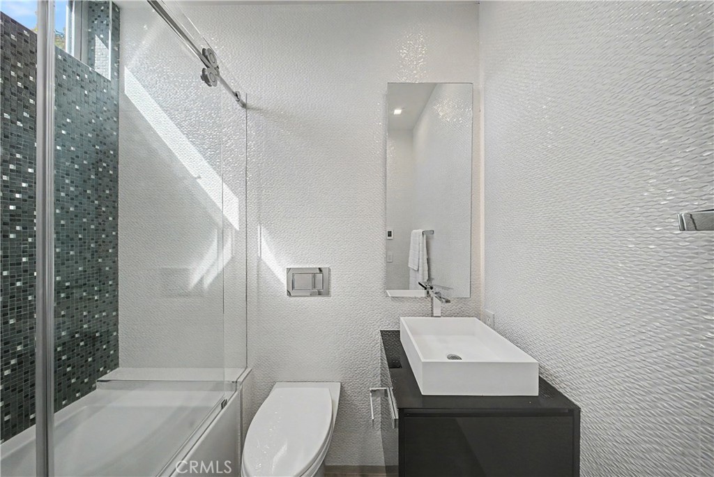 9459 Beverly Crest Property Photo 37