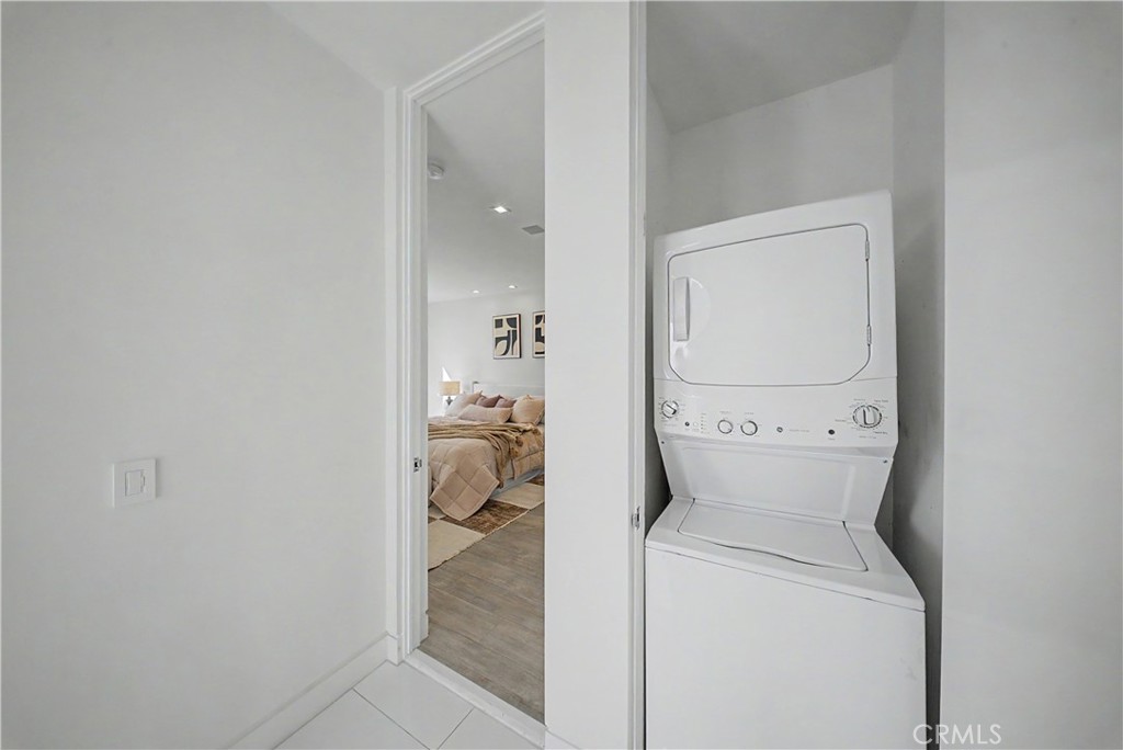 9459 Beverly Crest Property Photo 38