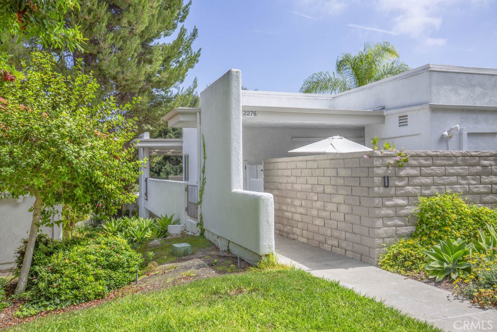 2276 Via Mariposa N Property Photo 2