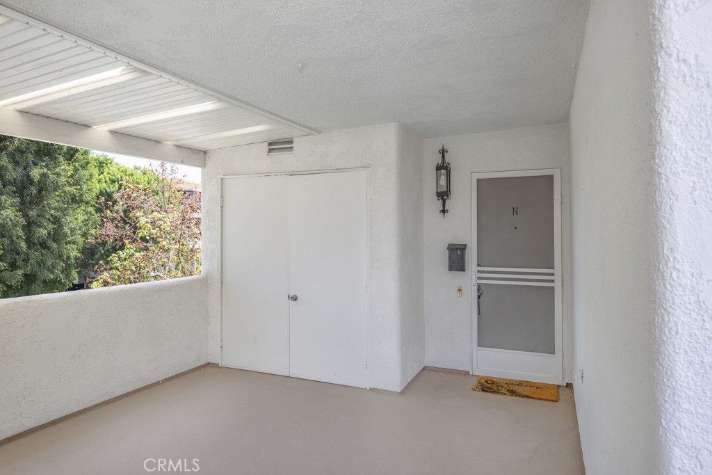 2276 Via Mariposa N Property Photo 4