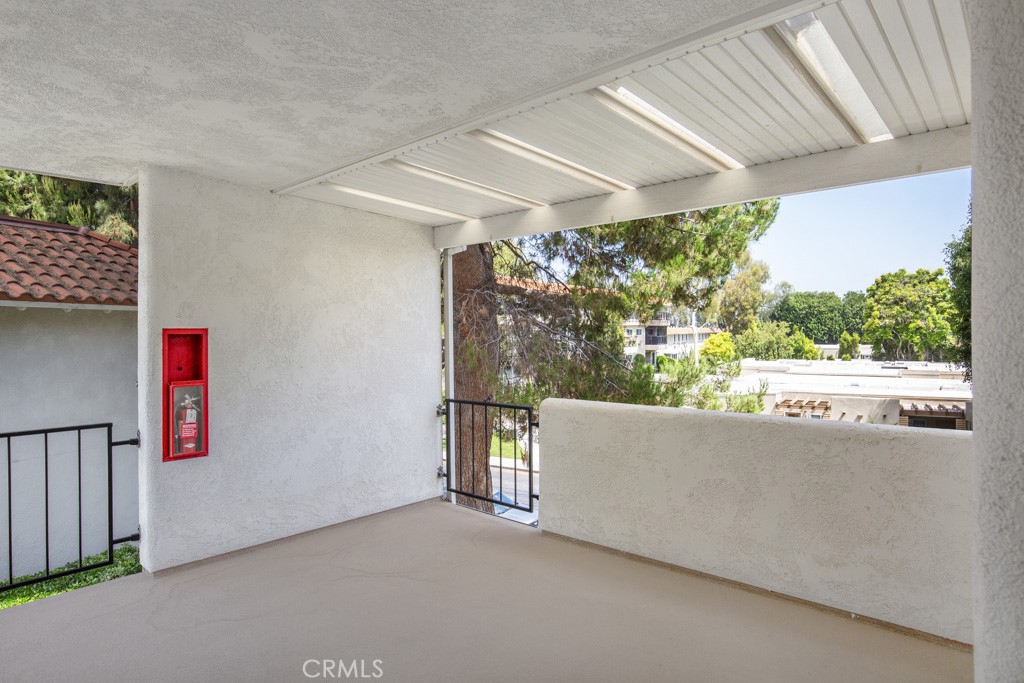 2276 Via Mariposa N Property Photo 5