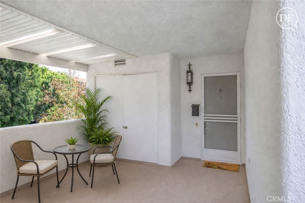 2276 Via Mariposa N Property Photo 5