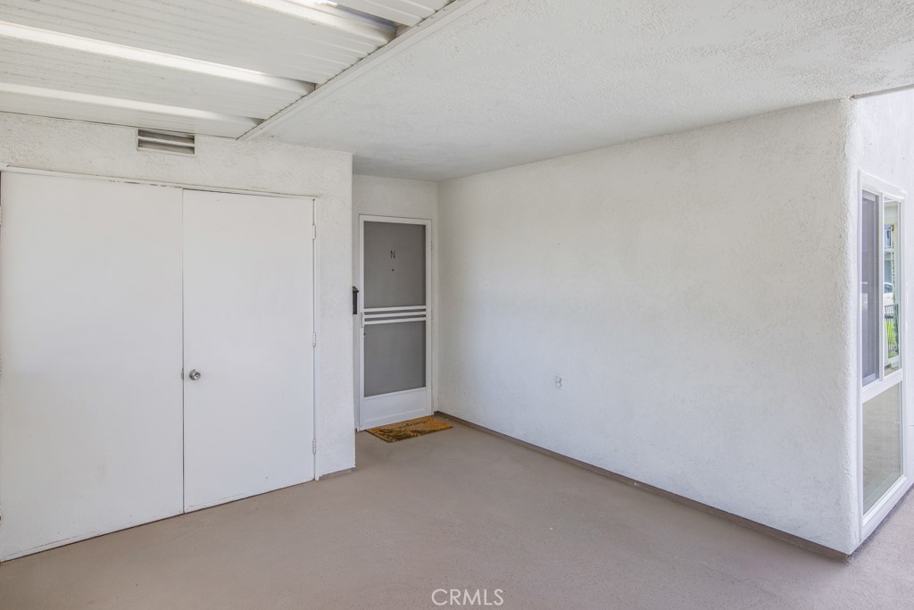 2276 Via Mariposa N Property Photo 6