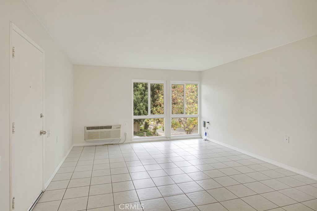 2276 Via Mariposa N Property Photo 7