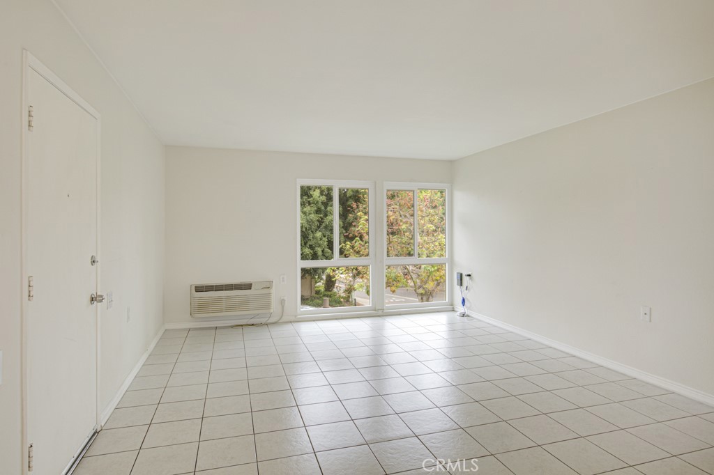 2276 Via Mariposa N Property Photo 8