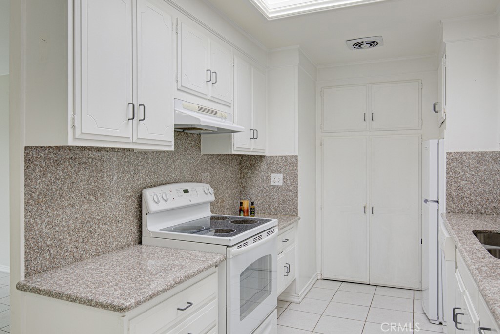 2276 Via Mariposa N Property Photo 14