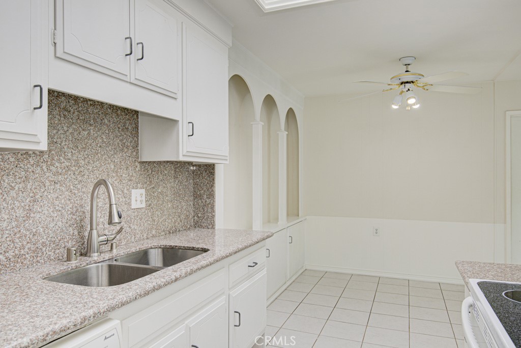 2276 Via Mariposa N Property Photo 15