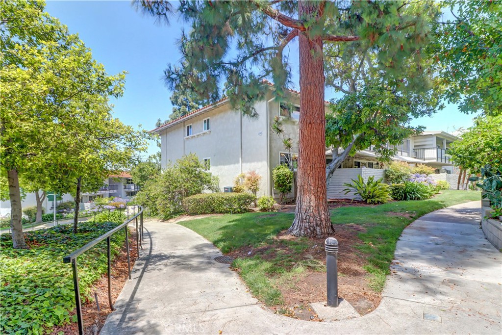 2285 Via Puerta Q Property Photo 33