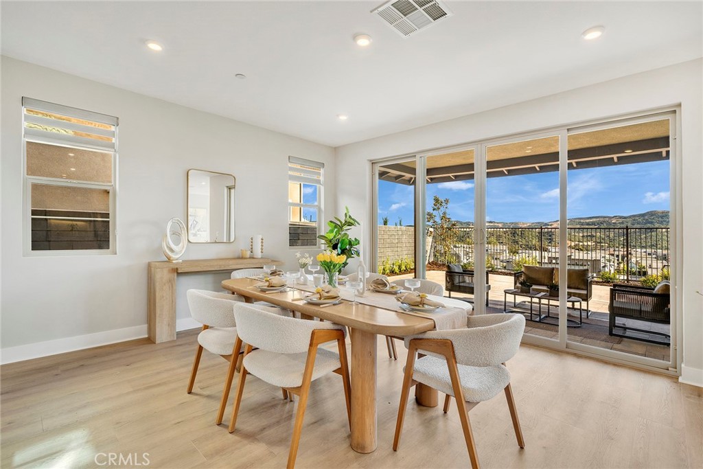 240 Autumn Way Property Photo 13
