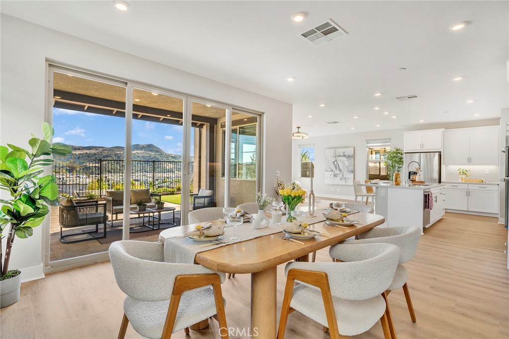 240 Autumn Way Property Photo 14
