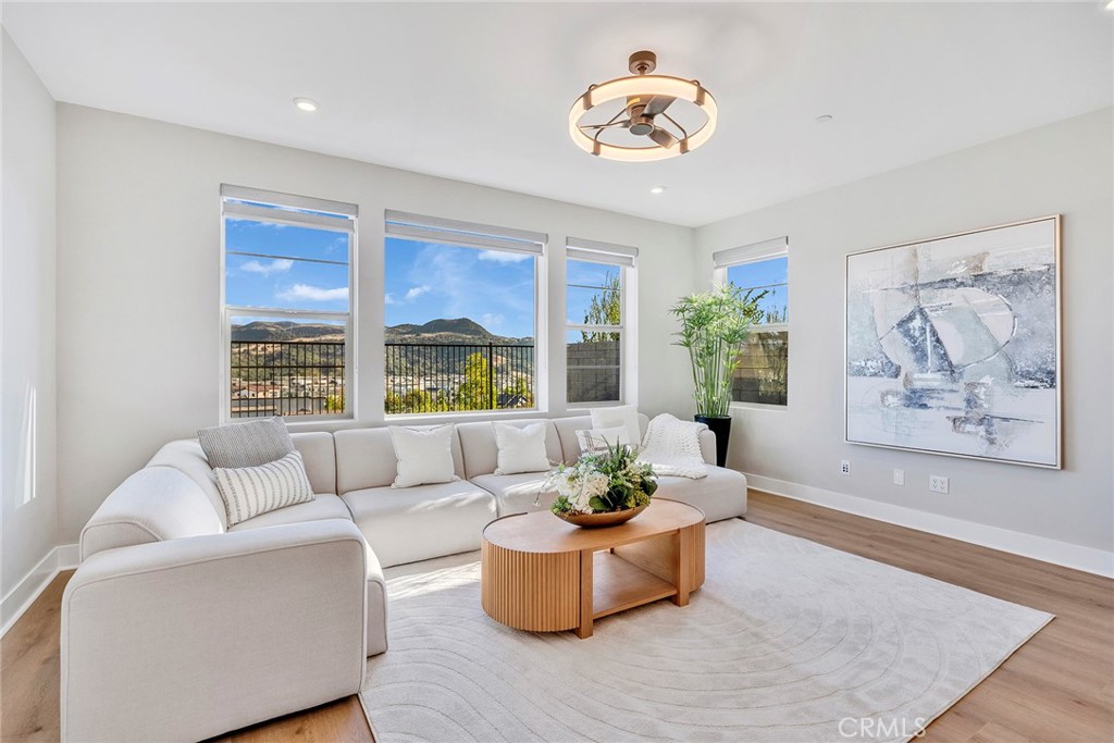 240 Autumn Way Property Photo 25