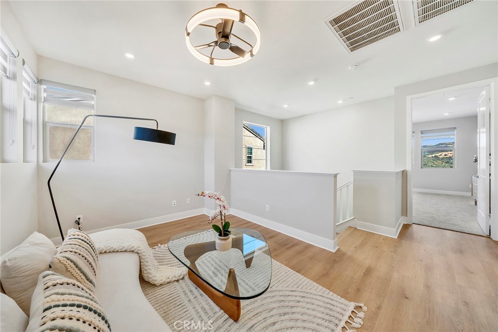 240 Autumn Way Property Photo 30