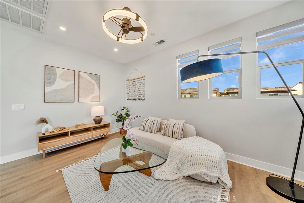 240 Autumn Way Property Photo 31