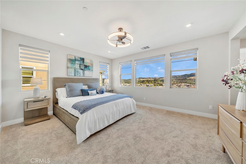 240 Autumn Way Property Photo 32