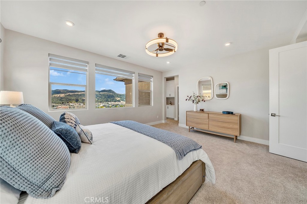 240 Autumn Way Property Photo 33