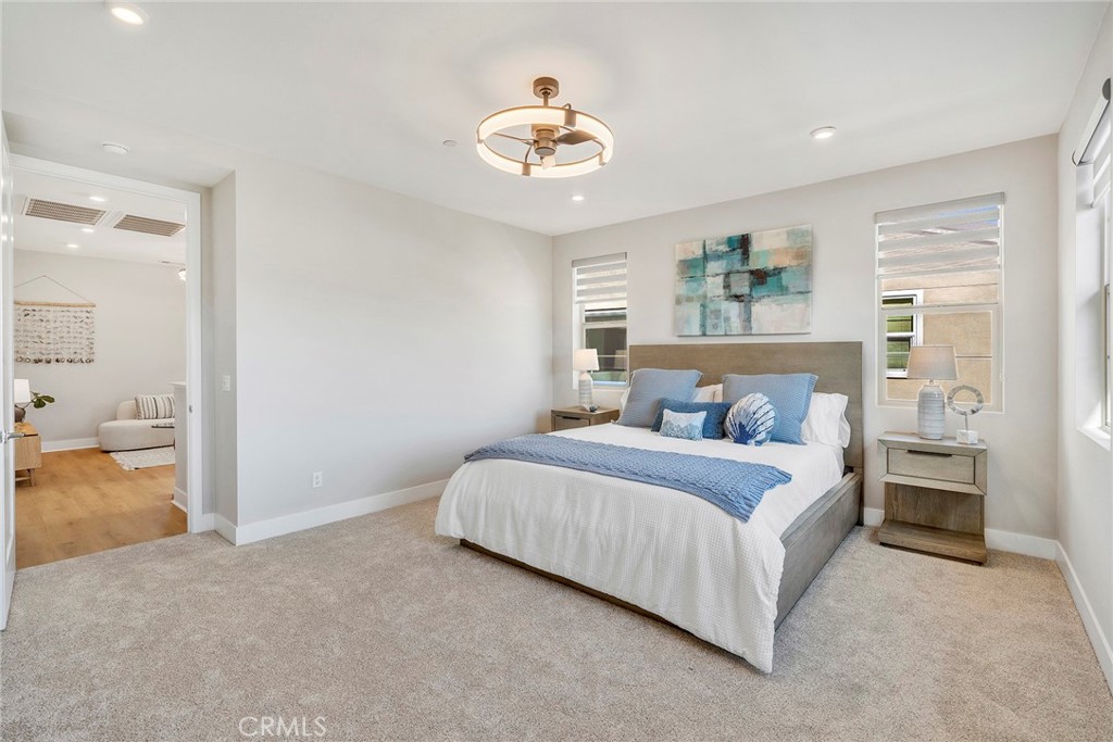 240 Autumn Way Property Photo 35