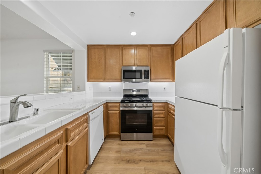 215 Dewdrop Property Photo 6