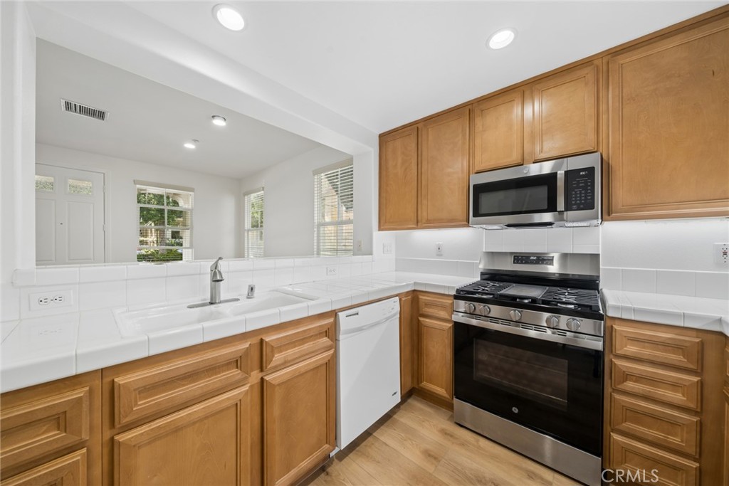215 Dewdrop Property Photo 7
