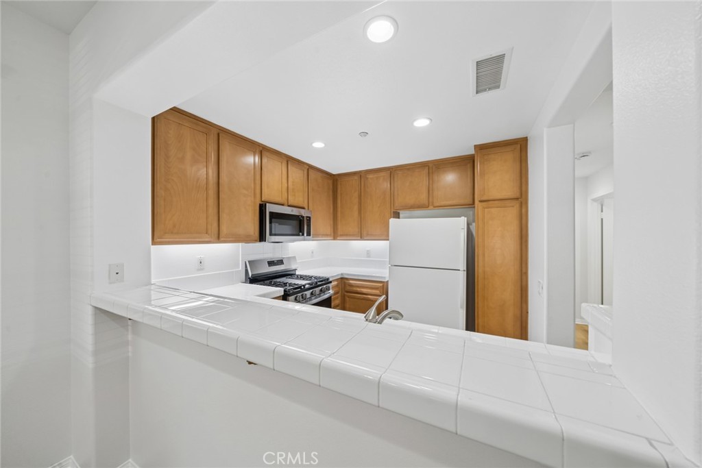 215 Dewdrop Property Photo 8