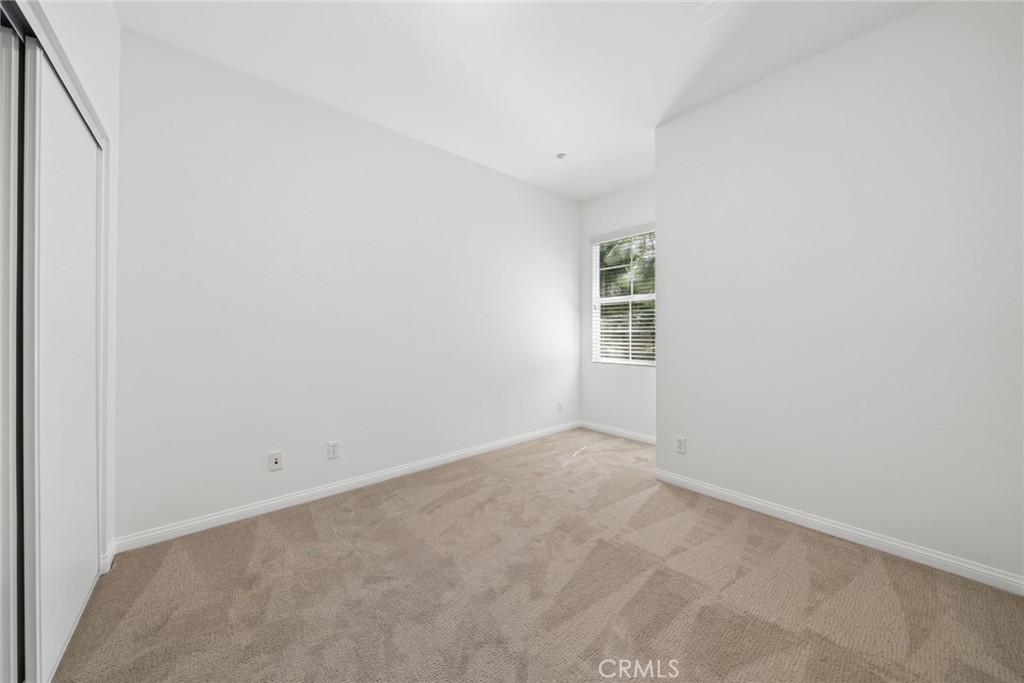215 Dewdrop Property Photo 16