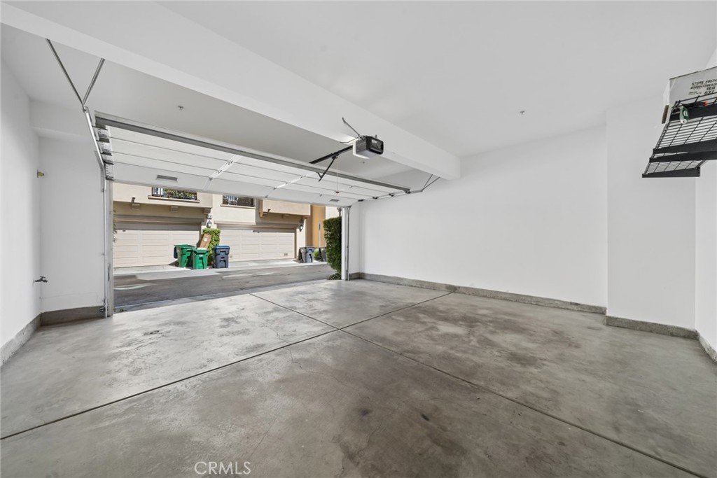 215 Dewdrop Property Photo 18