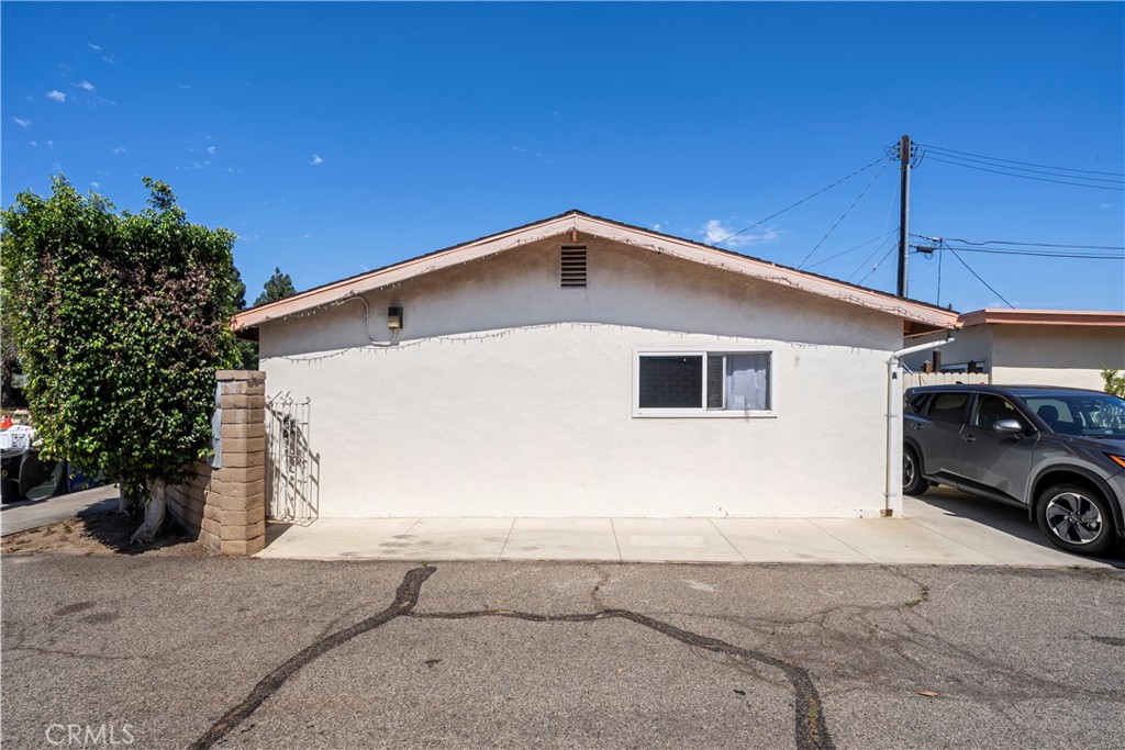 681 Victoria Property Photo 7