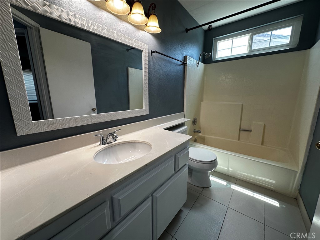 3121 E Genoa K Property Photo 27