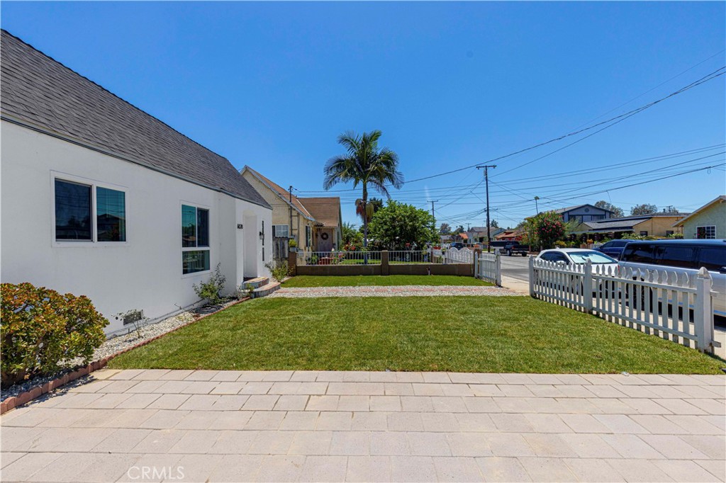 6028 Mcnees Ave Property Photo 3