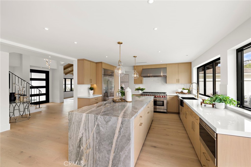 6 Monterey Property Photo 11