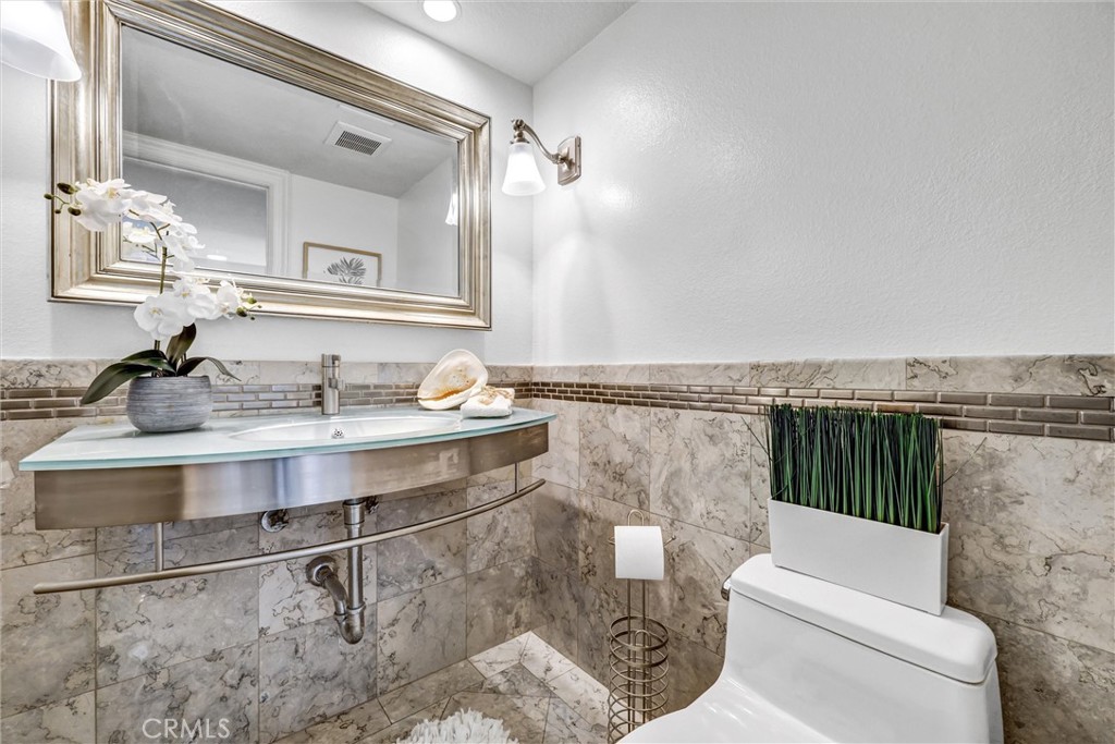 70 Fairlake Property Photo 27