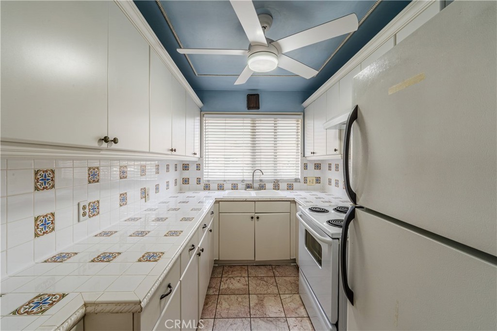 100 Cerritos Avenue 7 Property Photo 10