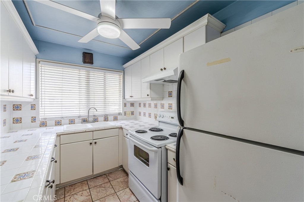 100 Cerritos Avenue 7 Property Photo 11